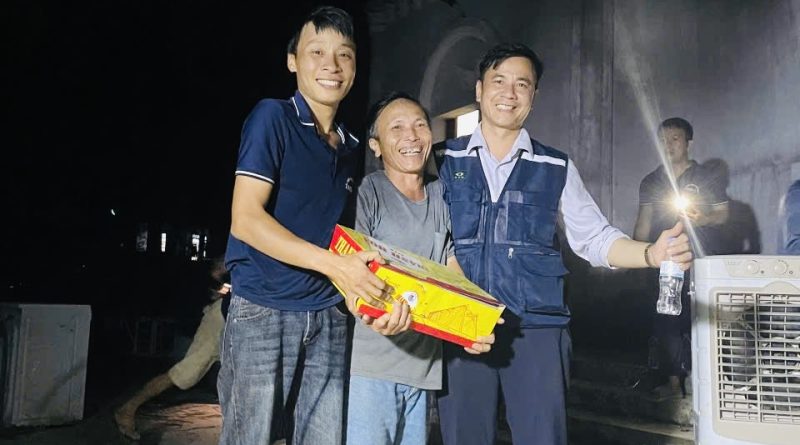 Doanh nhân Dương Quốc Hội – Người thợ điện lạnh mang trái tim nhân hậu, giúp dân vùng bão số 10 khắc phục khó khăn, sưởi ấm tình người xứ Thanh