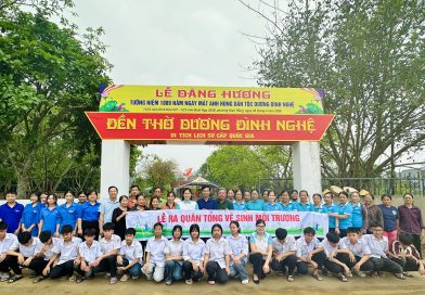 Ra quân vệ sinh môi trường tại Đền thờ Dương Đình Nghệ