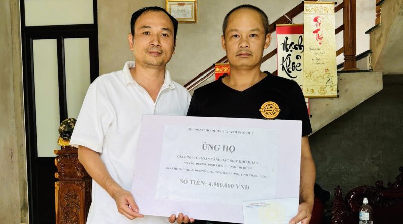 Hội đồng Họ Dương thành phố Huế trao kinh phí hỗ trợ gia đình ông (bà) Dương Đình Kiên, Dương Thị Hồng